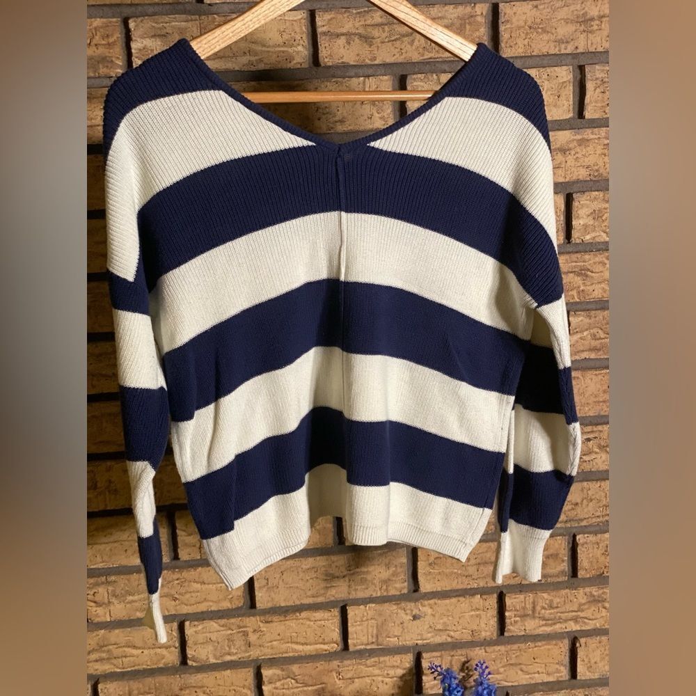 ‎Pink republic blue and white sweater